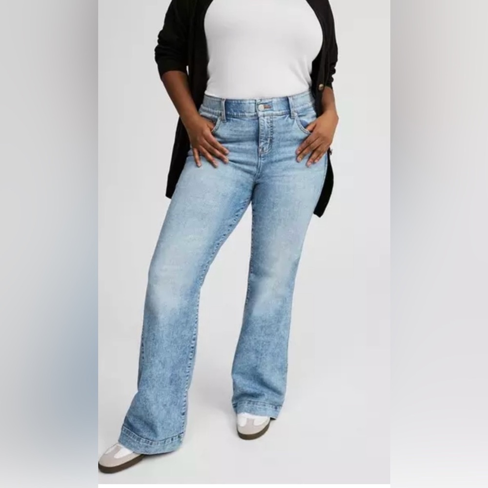 Torrid NWOT 14 Tall High Rise Bombshell Flare Premium Stretch Jeans Sexy